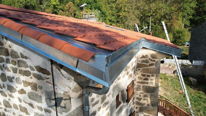 Des zingueurs qualifiés pour effectuer des travaux de toiture à Issoire